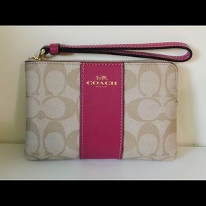 COACH WRISTLET CORNER ZIP 🔥 👛